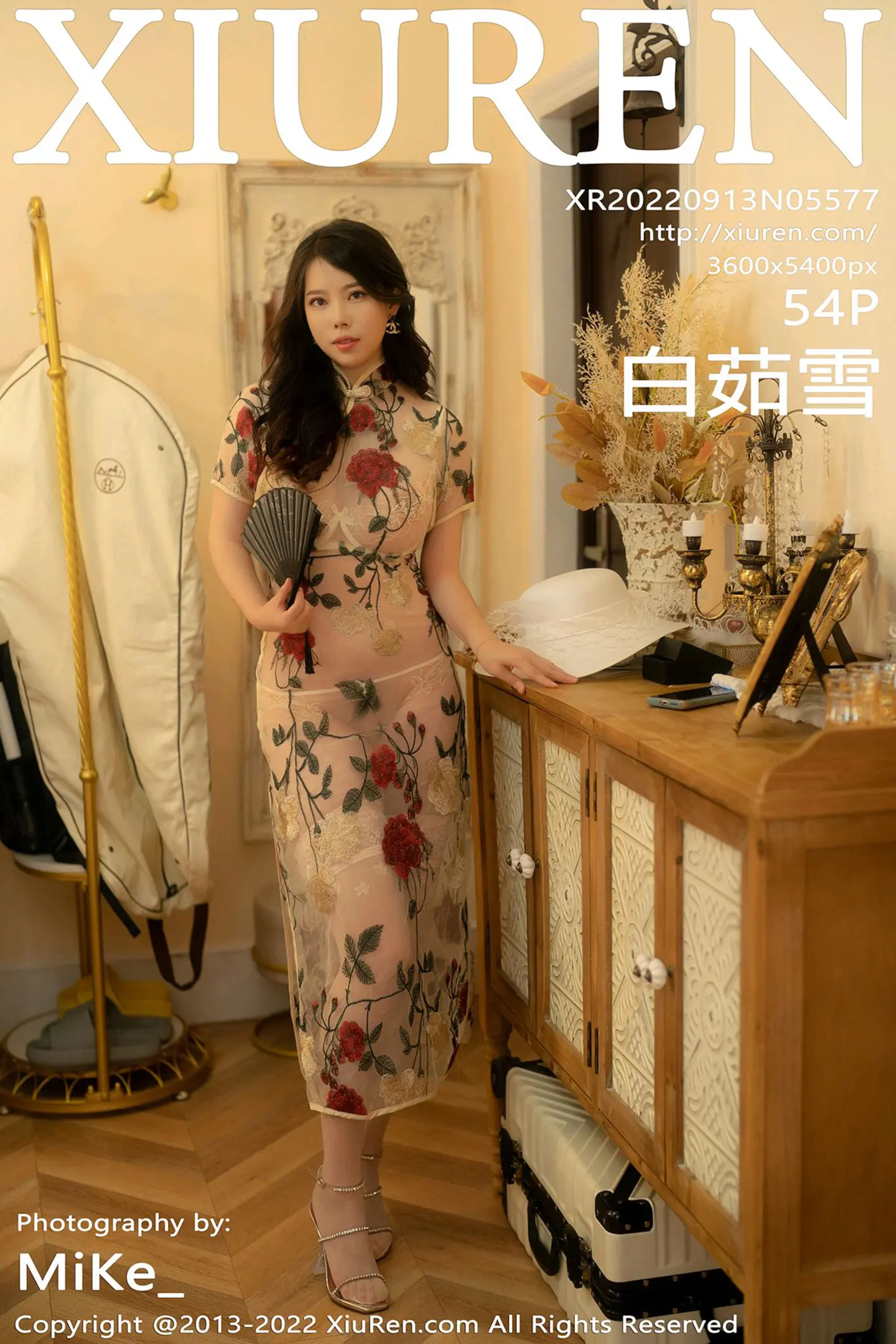 [XiuRen秀人网] VOL.5577 模特白茹雪私房浅色薄纱旗袍配原色丝袜秀惹火身材诱惑写真56P-秀人网官方网站